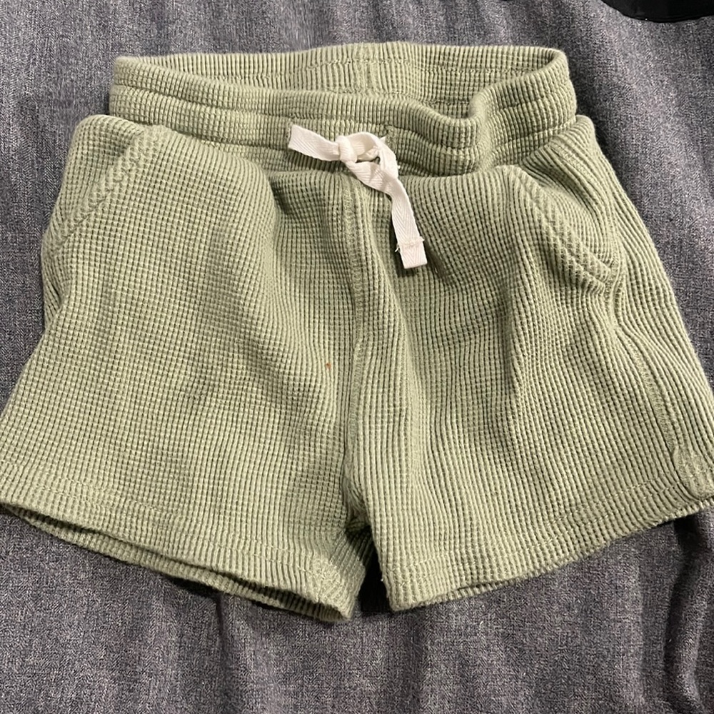 Green unisex shorts